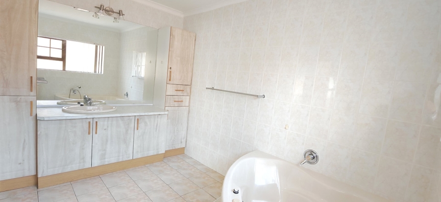 5 Bedroom Property for Sale in Dana Bay Western Cape